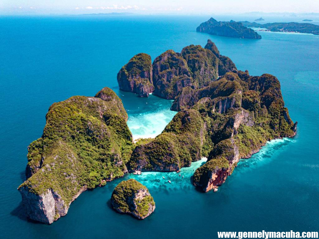 SAii Phi Phi Island: A Tropical Paradise in Thailand